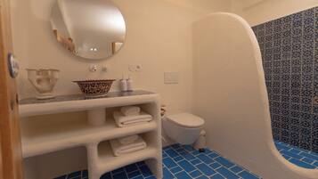 Superior Suite, Garden View | Bathroom | Separate tub and shower, hair dryer, slippers, towels