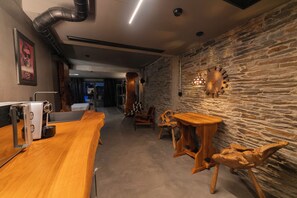 Superior Suite, Garden View | Private kitchen | Mini-fridge, microwave, stovetop, cookware/dishes/utensils - Glam Taoo Hotel Boutique (Lugo)
