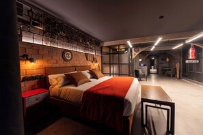 Deluxe Suite, Balcony, Garden View | In-room safe, laptop workspace, blackout drapes, soundproofing