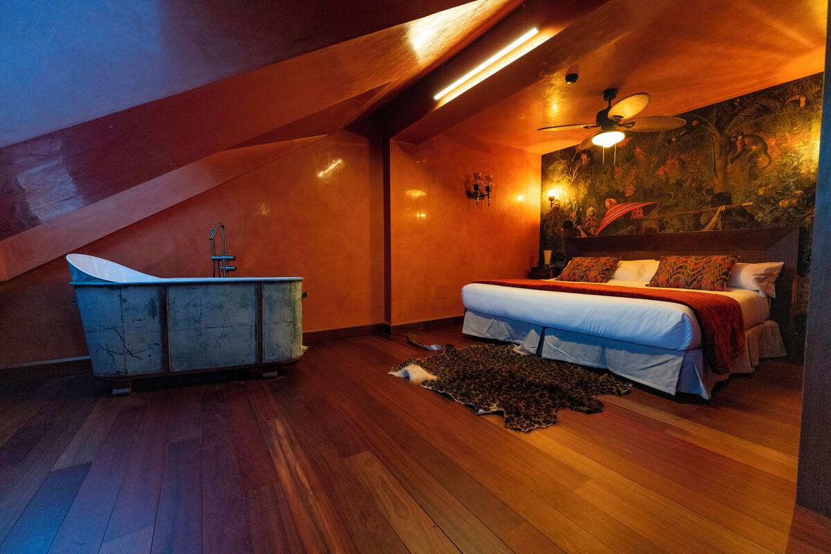 Comfort Suite, City View | In-room safe, laptop workspace, blackout drapes, soundproofing