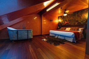 Comfort Suite, City View | In-room safe, laptop workspace, blackout drapes, soundproofing