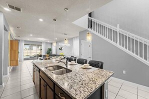 Interior - 6 Bedrooms/ 4.5 Bathrooms/ Windsor Island (1661KL) (Davenport)