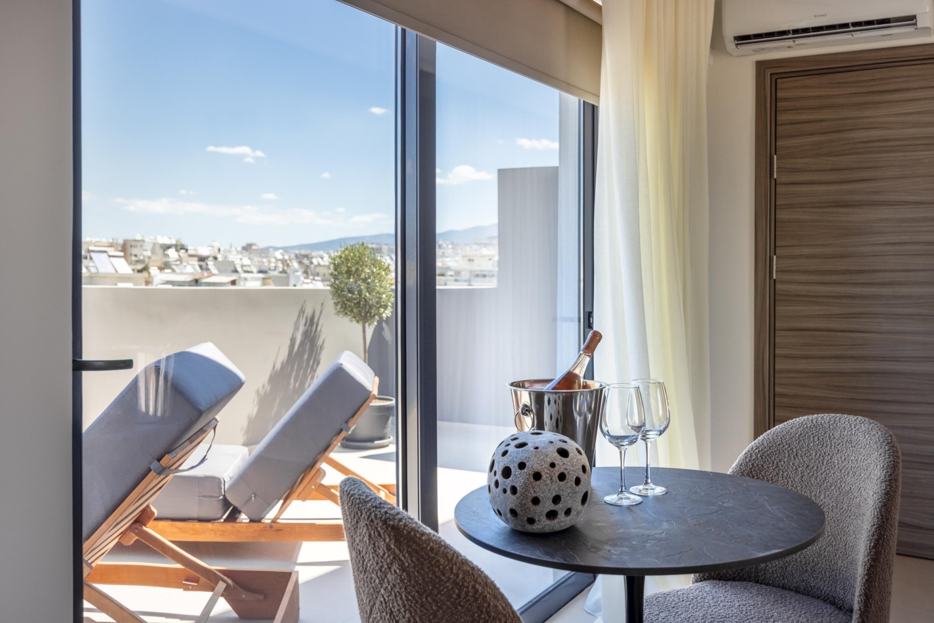 標準公寓, 1 張加大雙人床, 非吸煙房, 簡易廚房 (with Sofabed) | 客房內保險箱、書桌、筆電工作空間、遮光布/窗簾