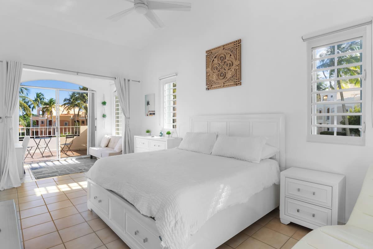Executive Apartment, 1 Bedroom, Lake View | Iron/ironing board, free WiFi, bed sheets