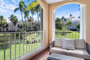 Apartamento família, 2 quartos, vista para o jardim | Terraço/pátio