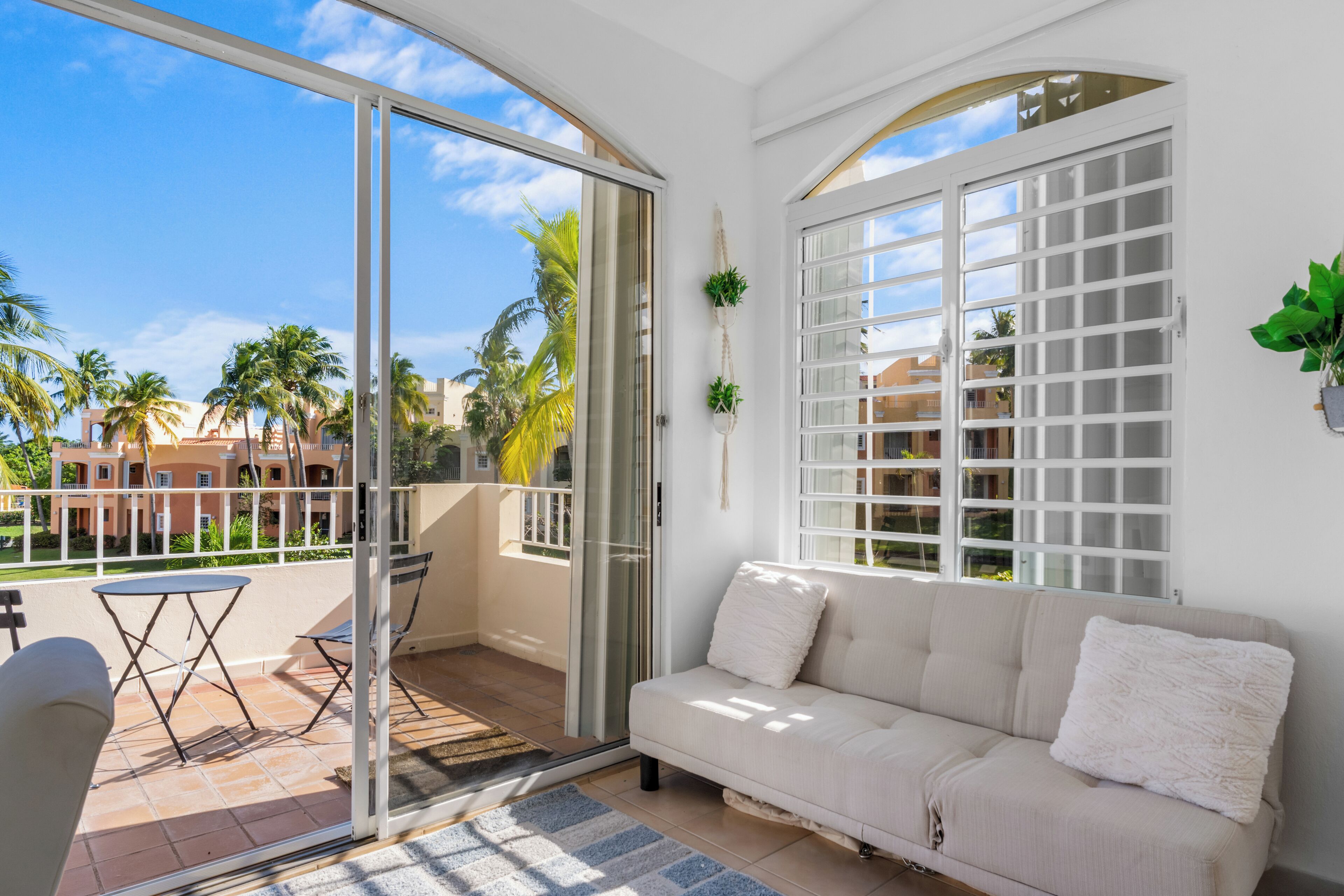 Executive Apartment, 1 Bedroom, Lake View | Living area