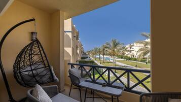 Apartment, 3 Bedrooms, Accessible, Smoking | Balkoni