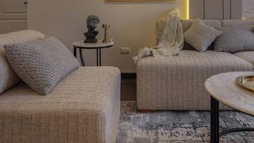 Apartment, 3 Bedrooms, Accessible, Smoking | Living room