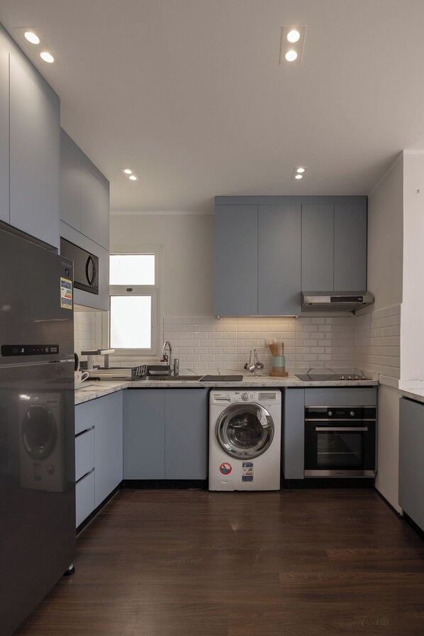 Apartment, 3 Bedrooms, Accessible, Smoking | Interior