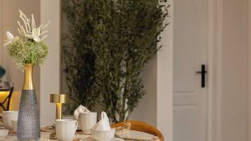 Apartment, 3 Bedrooms, Accessible, Smoking | Dining room