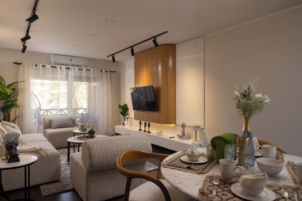 Apartment, 3 Bedrooms, Accessible, Smoking | Living room