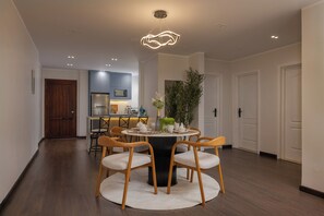 Apartment, 3 Bedrooms, Accessible, Smoking | Dining room