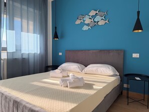3 bedrooms, desk, iron/ironing board, free WiFi