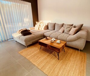 Televisión, mesa de ping pong