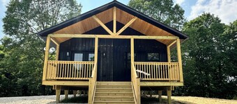 Burr Oak Cabin With Hot Tub and WIFI
