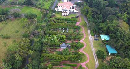 Hotel El Arca, Jardín Botánico y Restaurante