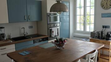 Micro-ondes, four, plaque de cuisson, lave-vaisselle