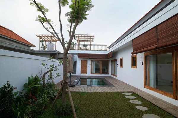 Private garden and swimming pool