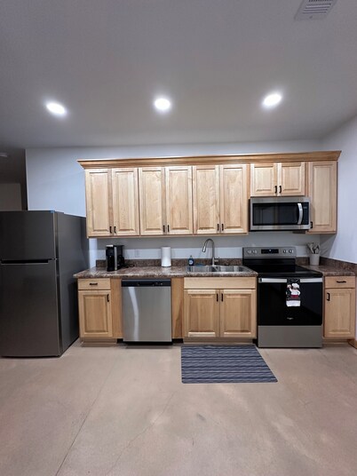 Brand new 2-bedroom house in outskirts of Meridian with WiFi, AC