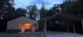 Brand new 2-bedroom house in outskirts of Meridian with WiFi, AC