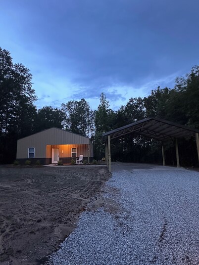 Brand new 2-bedroom house in outskirts of Meridian with WiFi, AC