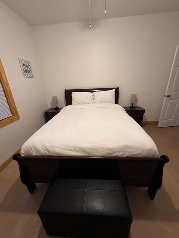 2 bedrooms, iron/ironing board, WiFi, bed sheets
