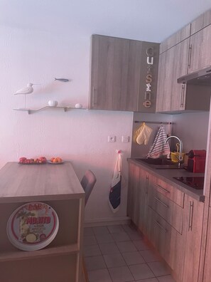 Micro-ondes, four, plaque de cuisson, lave-vaisselle
