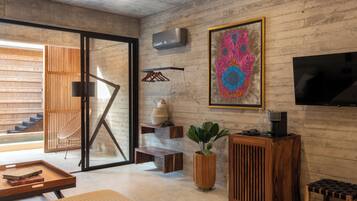 Superior Room, 1 King Bed, Pool View 5 | 客房內保險箱、遮光布/窗簾、免費無線上網