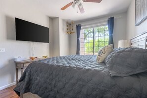 2 bedrooms, desk, iron/ironing board, WiFi