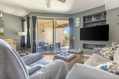 Amazing 2-bedroom Condo in Val Vista Lakes area in Gilbert Az! Pet Friendly!