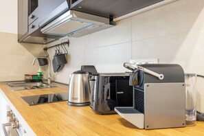 Mikrowelle, Ofen, Herdplatte, Geschirrspüler