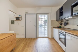 Micro-ondes, four, plaque de cuisson, lave-vaisselle
