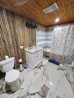 Hårføner, håndklær og toalettpapir