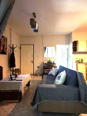 Smart TV - Cozy & Connected (Athina)