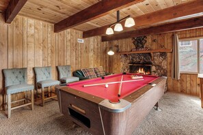 Billiards - Forest Edge Retreat (Big Bear City)