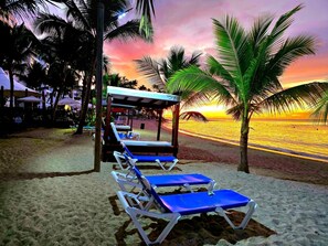 Chaise longue, serviettes de plage
