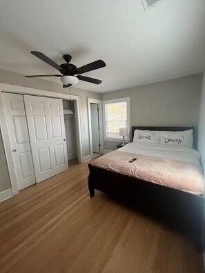 3 bedrooms, desk, iron/ironing board, WiFi