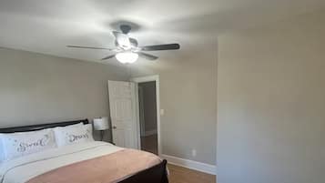 3 bedrooms, desk, iron/ironing board, WiFi