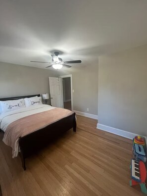 3 bedrooms, desk, iron/ironing board, WiFi