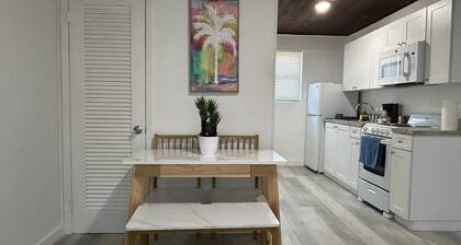 102 Comfortable Apt in Melbourne