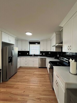 Fridge, microwave, oven, stovetop - Homey Maple (Burlington)