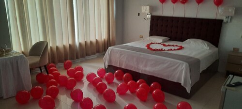 Hotel Embassy Suites