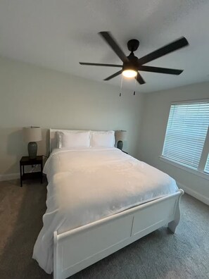 4 多间卧室、办公桌、WiFi、床单