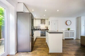 Mikrowelle, Ofen, Herdplatte, Geschirrspüler