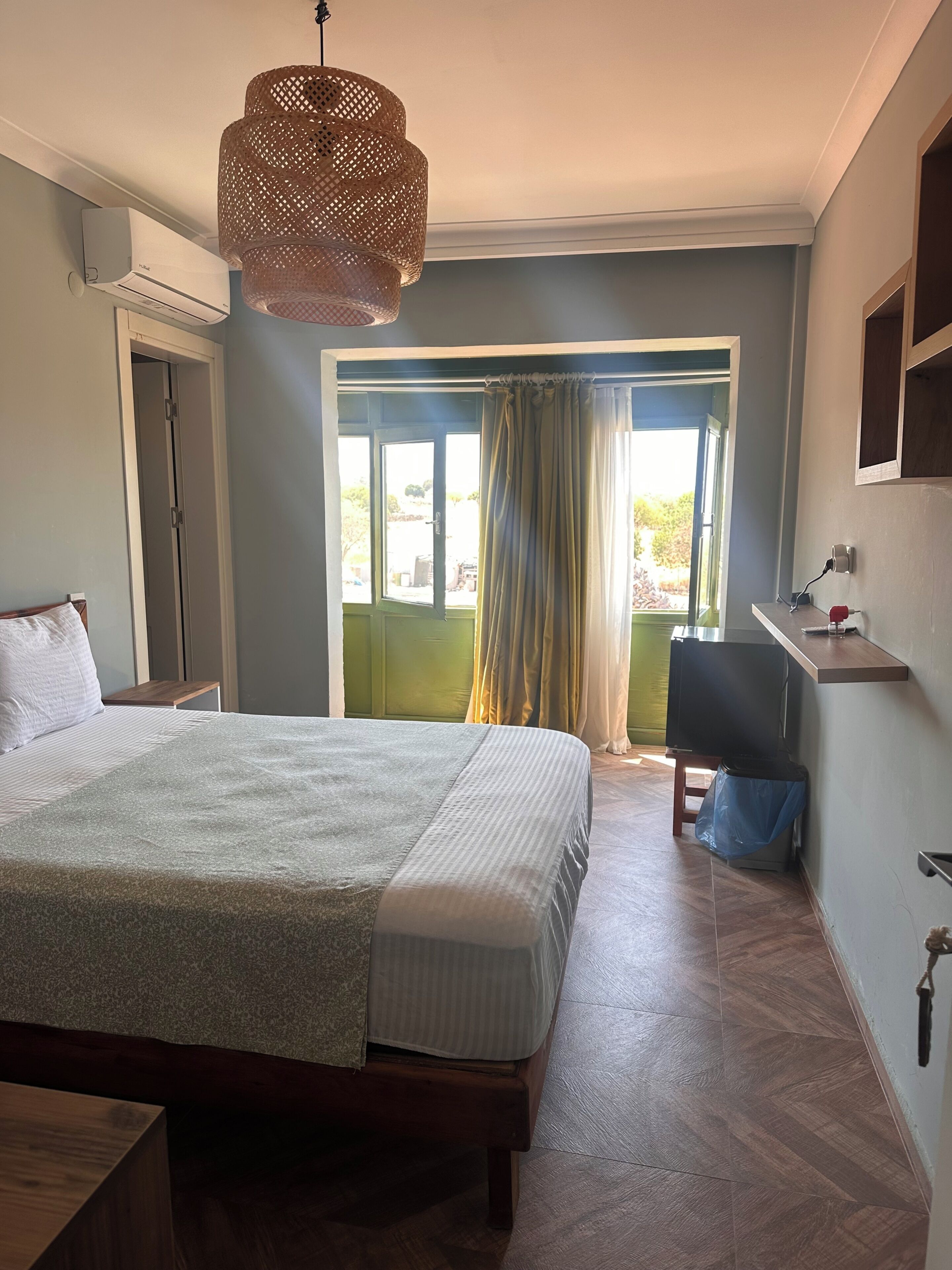 Deluxe Room with Bay Window | Bộ đồ giường cao cấp, bàn ủi/dụng cụ ủi quần áo, bộ trải giường 