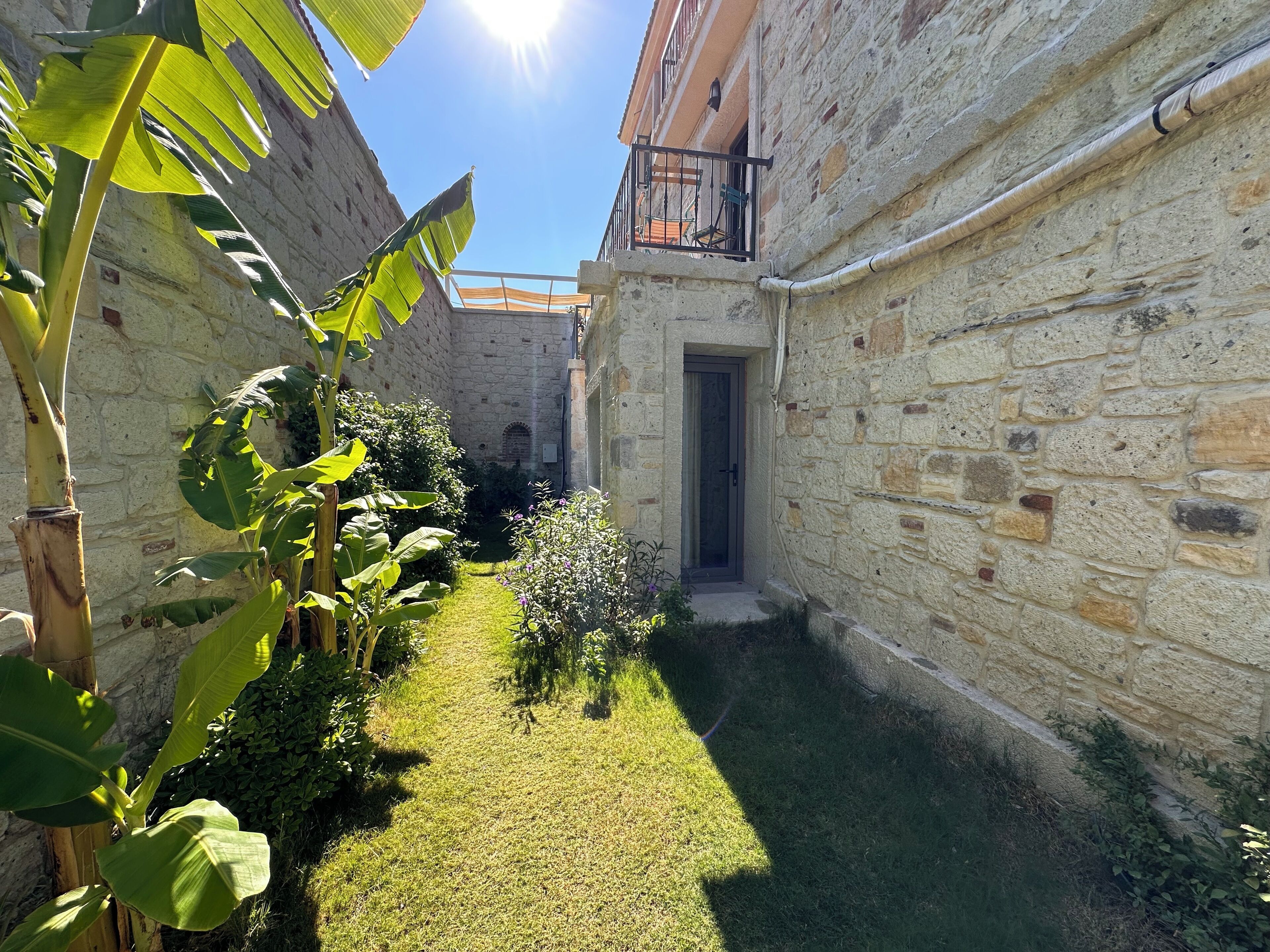 Standard Room with Garden | Ropa de cama de alta calidad y tabla de planchar con plancha 