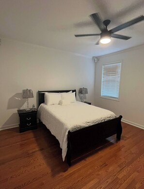 5 bedrooms, iron/ironing board, WiFi, bed sheets - Home away from home (McLeansville)