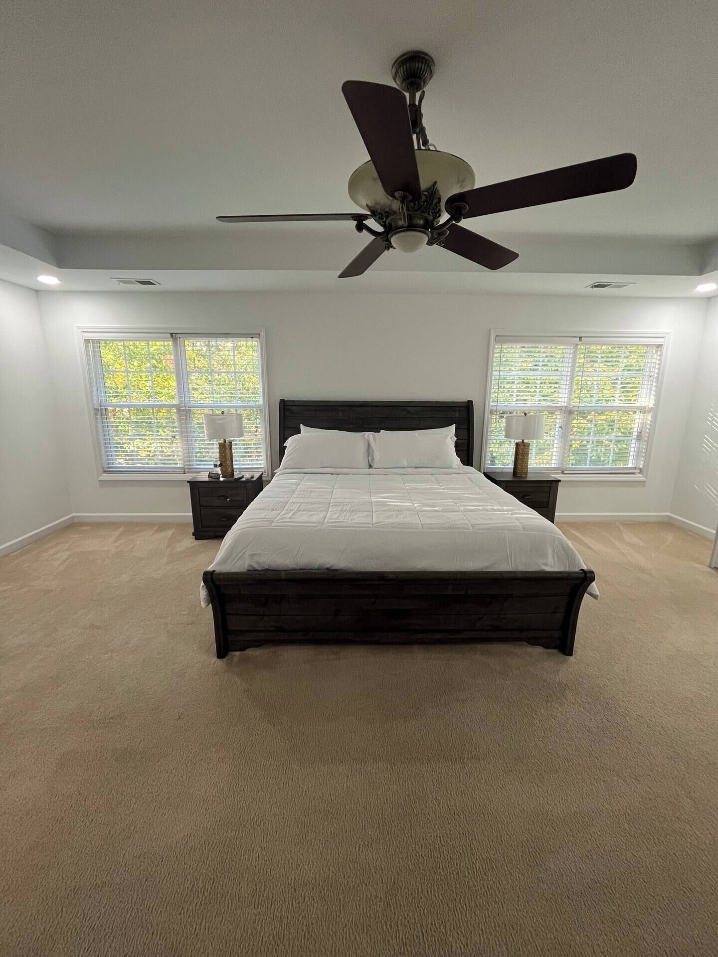 5 habitaciones, tabla de planchar con plancha, wifi y ropa de cama 
