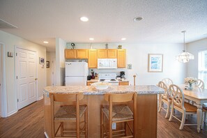 Micro-ondes, four, plaque de cuisson, lave-vaisselle