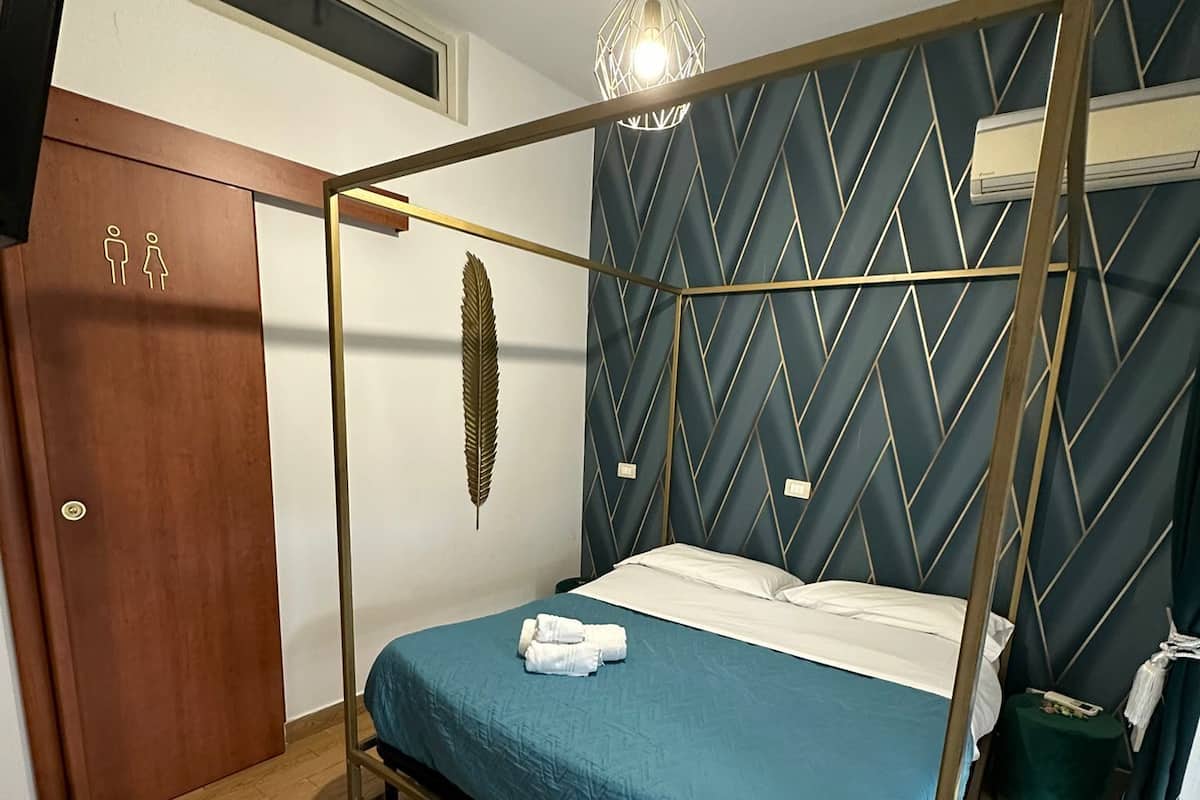 Kamar Double, 1 Tempat Tidur Queen, balkon, pemandangan laut terbatas | Wi-Fi gratis